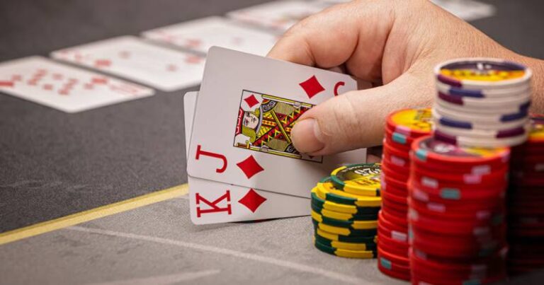 Giải Mã Thuật Ngữ Poker: Hiểu Đúng, Chơi Hay, Thắng Đẹp 26 Giải Mã Thuật Ngữ Poker: Hiểu Đúng, Chơi Hay, Thắng Đẹp